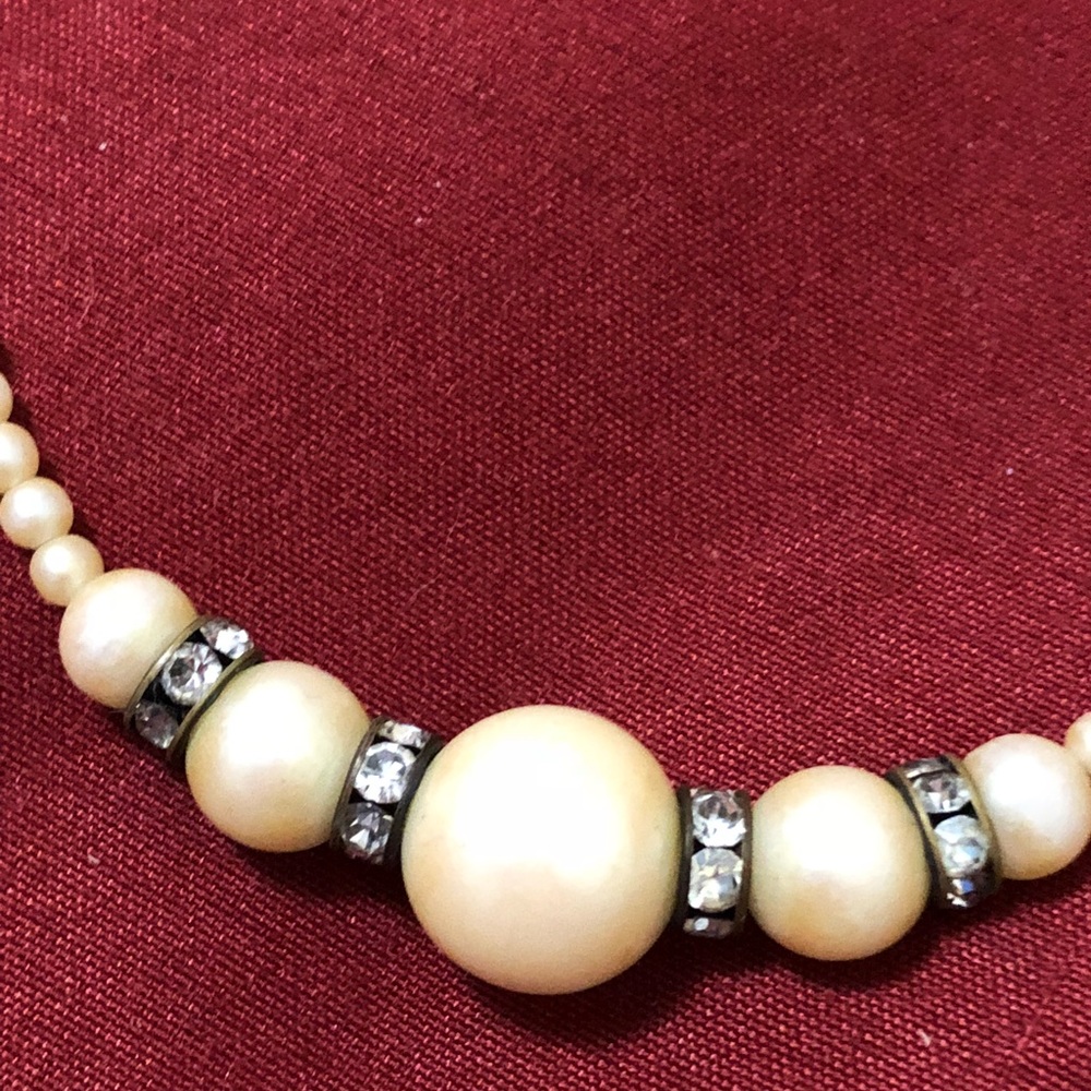 Vintage pearl choker